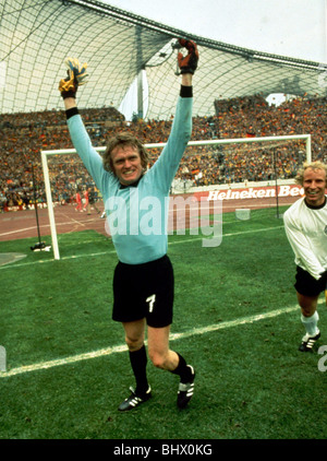 1974-World-Cup-Finale im Olympiastadion in München. Bundesrepublik Deutschland 2 V Holland 1. Westdeutschen Torwart Sepp Maier und Berti Stockfoto