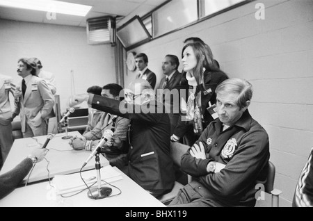 1978-World-Cup-Finale in Coordoba, Argentinien. Gruppieren Sie Schottland Manager Ally MacLeod während einer Pressekonferenz nach ihrer Eröffnung Stockfoto