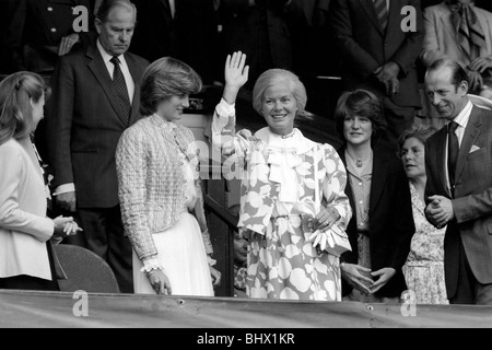 Wimbledon Tennis. 1981-Frauen-Finale. Chris Evert Lloyd v. Hana Mandlikova. Prinzessin Diana beobachten. Juli 1981 81-3782-019 Stockfoto