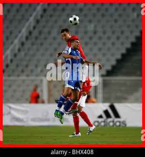 2010 World Cup Qualifier - Andorra V England, Olympia Stadion Barcelona 09.06.08. JOHN TERRY UND SILVA ZU SPRINGEN, UM DEN BALL. Stockfoto