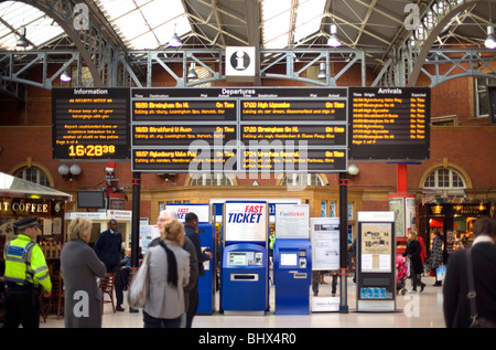 Marylebone Station innen, Reiseinformationen, London, England, UK, Europa Stockfoto