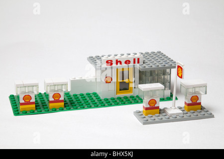 Altes Lego Spielzeug set Tankstelle Stockfoto