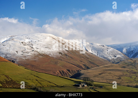 Niedrige Carlingill Farm und Howgill Fells, Cumbria, England, Vereinigtes Königreich, Europa. Stockfoto