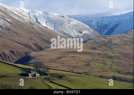 Niedrige Carlingill Farm und Howgill Fells, Cumbria, England, Vereinigtes Königreich, Europa. Stockfoto