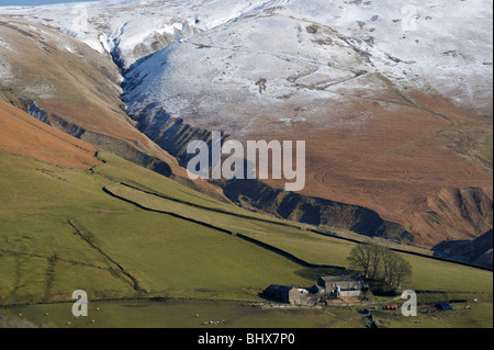 Niedrige Carlingill Farm und Howgill Fells, Cumbria, England, Vereinigtes Königreich, Europa. Stockfoto