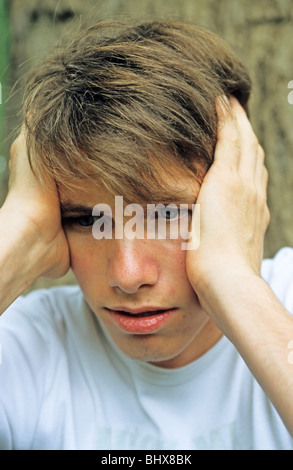Porträt eines jungen Mannes, traurig Stockfoto