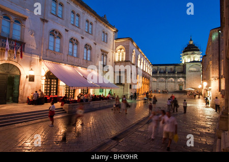 Pred Dvorom, Kathedrale Velika Gospa, Altstadt Zentrum von Dubrovnik am Abend, Kroatien Stockfoto