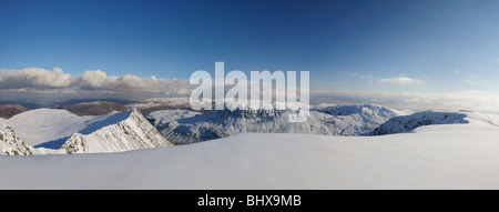 Lakelandpoeten Gipfelpanorama im Winter. Einschließlich der Striding Edge, St Sunday Crag, Nethermost Hecht und Fairfield Stockfoto