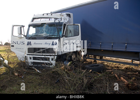 Querstehenden LKW nach A Straße Verkehrsunfall auf der A1 nach Süden beteiligt zu sein Stockfoto