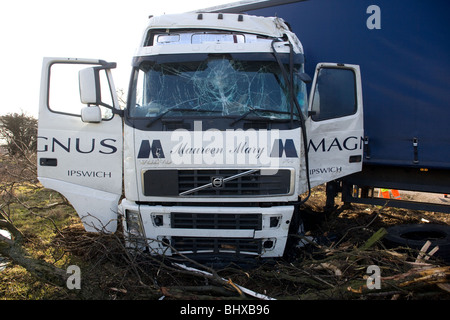 Querstehenden LKW nach A Straße Verkehrsunfall auf der A1 nach Süden beteiligt zu sein Stockfoto