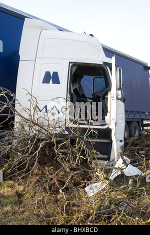 Querstehenden LKW nach A Straße Verkehrsunfall auf der A1 nach Süden beteiligt zu sein Stockfoto