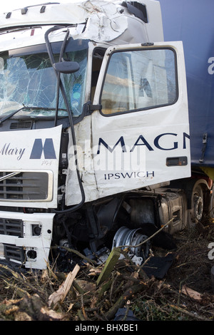 Querstehenden LKW nach A Straße Verkehrsunfall auf der A1 nach Süden beteiligt zu sein Stockfoto