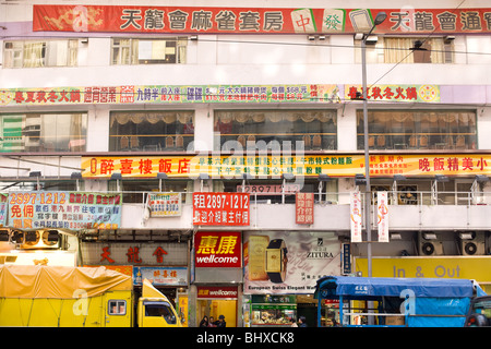 Zeichen auf ein Geschäftshaus, Hong Kong Island, Hongkong, China, Asien Stockfoto