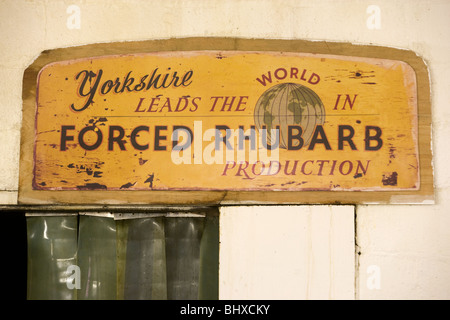 Yorkshire ist weltweit führend In erzwungene Rhabarber Zeichen Stockfoto