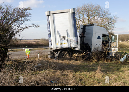 Querstehenden LKW nach A Straße Verkehrsunfall auf der A1 nach Süden beteiligt zu sein Stockfoto