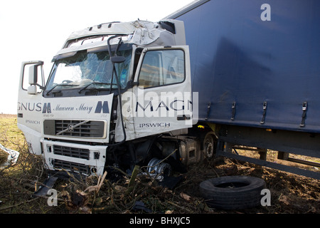 Querstehenden LKW nach A Straße Verkehrsunfall auf der A1 nach Süden beteiligt zu sein Stockfoto