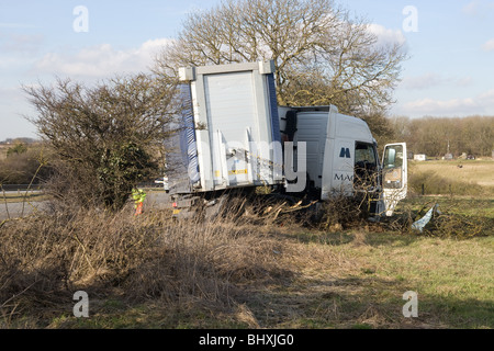 Querstehenden LKW nach A Straße Verkehrsunfall auf der A1 nach Süden beteiligt zu sein Stockfoto