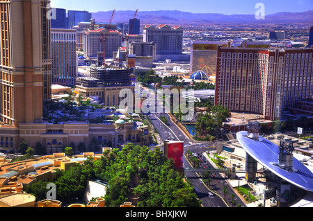Absichtlich Tonemapped Schuss des Las Vegas Strip aus dem Norden, nach Süden ausgerichtet. Logos wurden entfernt. Stockfoto