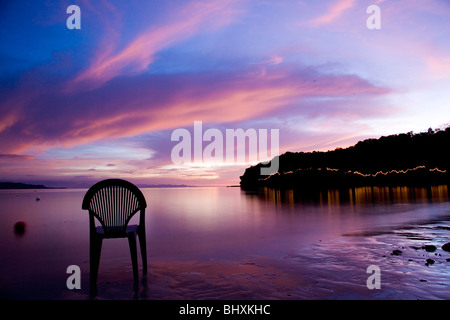 Sonnenuntergang über Dakak Strand Stockfoto