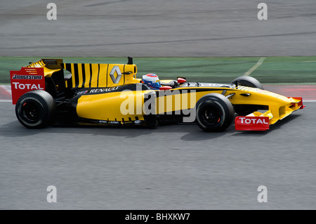 Vitaly Petrov (RUS) in den Rennwagen Renault R30 während Formel1 Tests Sitzungen am Circuit de Catalunya in der Nähe von Barcelona. Stockfoto