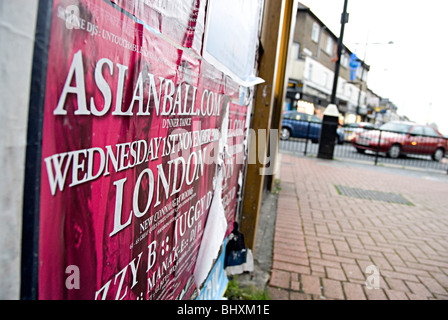 asiatische Musik Poster auf der Straße im Vereinigten Königreich, indische und pakistanische Musik werben verputzt Stockfoto