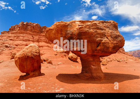 Ausgewogene Felsen in der Nähe von Lees Ferry und den Colorado River in Arizona. Lees Ferry, Arizona, Vereinigte Staaten von Amerika. Stockfoto