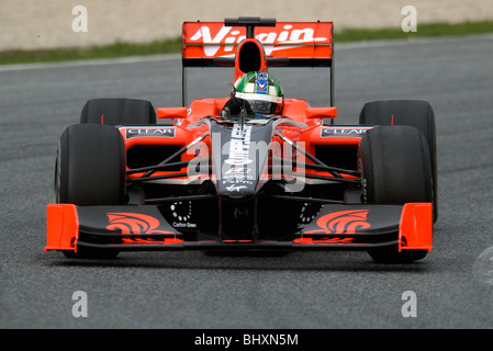 Lucas di Grassi (BRA) in der Jungfrau Rennwagen VR-01 während Formel1 Tests Sitzungen am Circuit de Catalunya in der Nähe von Barcelona. Stockfoto