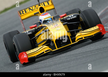 Vitaly Petrov (RUS) in den Rennwagen Renault R30 während Formel1 Tests Sitzungen am Circuit de Catalunya in der Nähe von Barcelona. Stockfoto