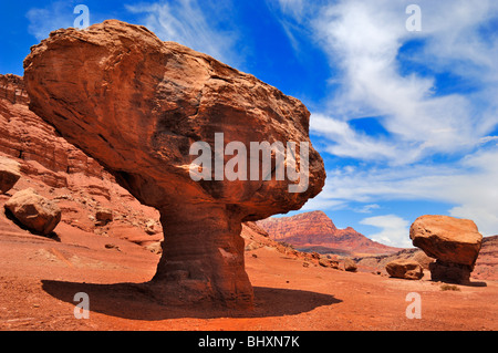 Ausgewogene Felsen in der Nähe von Lees Ferry und den Colorado River in Arizona. Lees Ferry, Arizona, Vereinigte Staaten von Amerika. Stockfoto