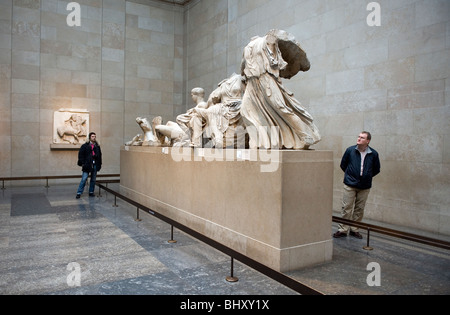 Das British Museum, London, England, UK. Besucher aus in- und Ausland besuchen das Britsh Museum in London,England.Elgin Marmor Stockfoto