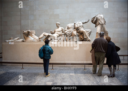 Das British Museum, London, England, UK. Besucher aus in- und Ausland besuchen das Britsh Museum in London,England.Elgin Marmor Stockfoto