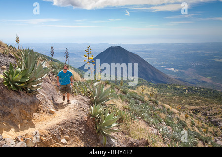 Touristen, die trekking-Vulkan Santa Ana, Cerro Verde, El Salvador Stockfoto