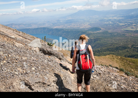 Touristen, die trekking-Vulkan Santa Ana, Cerro Verde, El Salvador Stockfoto