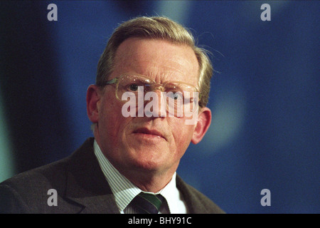 TOM König MP SECRETARY OF STATE FOR DEFENCE 8. Dezember 1991 Stockfoto
