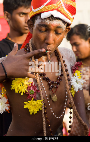 Pilger am Thaipusam Malaysia 2010 wird besessen, Thaipusam ist eine hinduistische Festival vor allem von der tamilischen Gemeinschaft gefeiert. Stockfoto