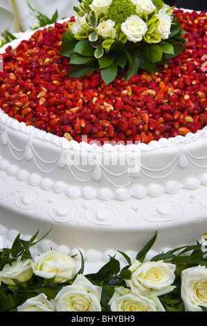 Erdbeere-bedeckten Kuchen Stockfoto