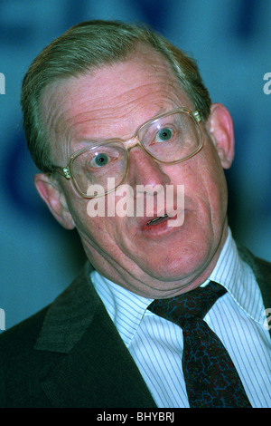 TOM König MP SECRETARY OF STATE FOR DEFENCE 5. April 1991 Stockfoto