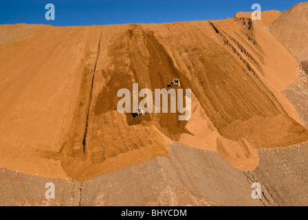 Rekultivierung arbeiten auf Lagerbestände bei Freeport-McMoRan Copper & Gold Inc. Tyrone Mine in der Nähe von Silver City, New Mexico, USA Stockfoto