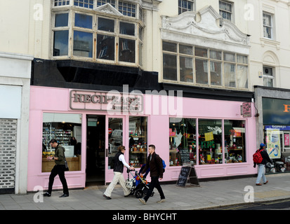 Das Kochgeschäft Recipease Jamie Oliver in der Western Road Brighton Sussex UK, das seitdem geschlossen wurde Stockfoto