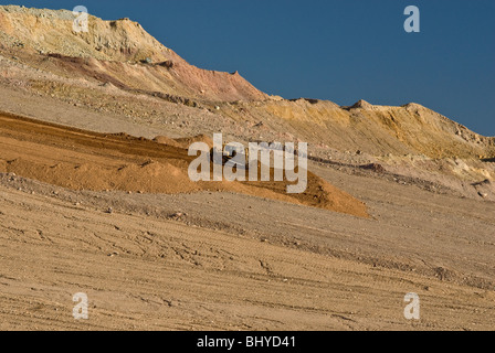 Rekultivierung arbeiten auf Lagerbestände bei Freeport-McMoRan Copper & Gold Inc. Tyrone Mine in der Nähe von Silver City, New Mexico, USA Stockfoto