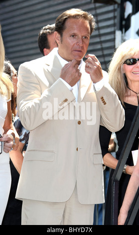 MARK BURNETT MARK BURNETT HONARDED mit einem Stern auf dem HOLLYWOOD WALK OF FAME HOLLYWOOD LOS ANGELES CA USA 8. Juli 2009 Stockfoto