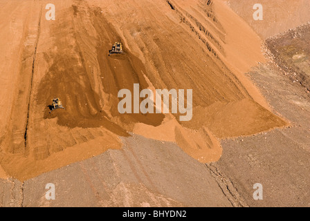 Rekultivierung arbeiten auf Lagerbestände bei Freeport-McMoRan Copper & Gold Inc. Tyrone Mine in der Nähe von Silver City, New Mexico, USA Stockfoto