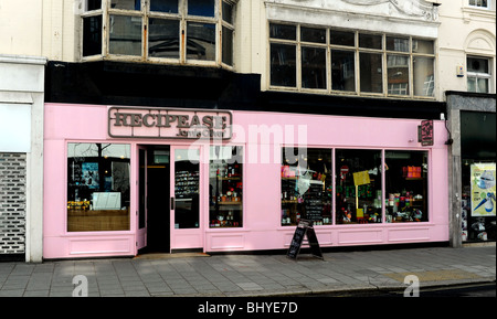 Der Kochladen „Recipease Jamie Oliver“ in der Western Road Brighton Sussex UK wurde seitdem geschlossen Stockfoto