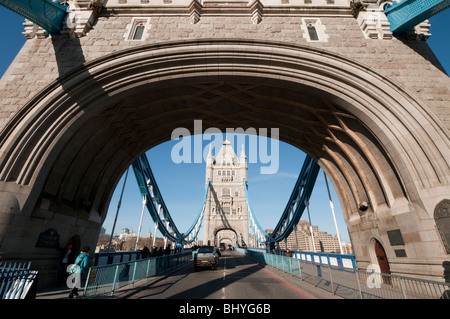 Tower Bridge Road Stockfoto