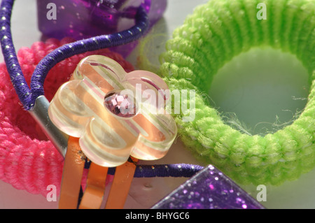 Mädchen Haare Noppen, Clips und Bands. Stockfoto