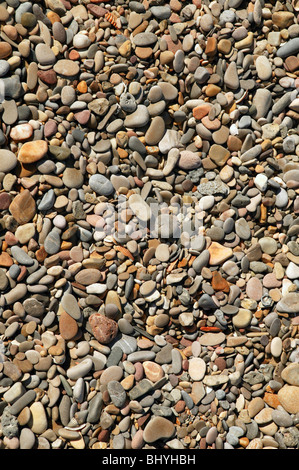 Hintergrundtextur von kleinen Steinen vom Strand Meer Küste Küste Stockfoto