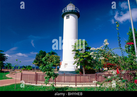 Niedrigen Winkel-Blick auf den Rincon Leuchtturm, Puerto Rico Stockfoto