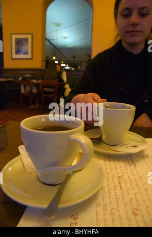 Becher heiße Schokolade Cafe Louvre Prag Tschechien Mitteleuropas Stockfoto