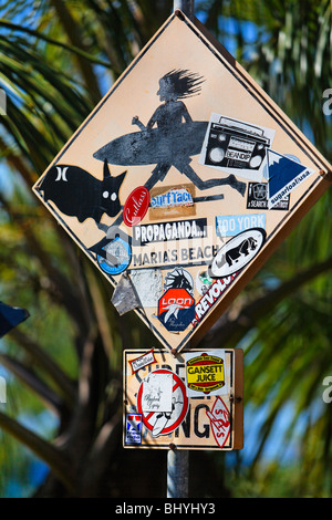 Nahaufnahme eines Surfer Crossing Zeichens, Marias Strand Rincon, Puerto Rico Stockfoto