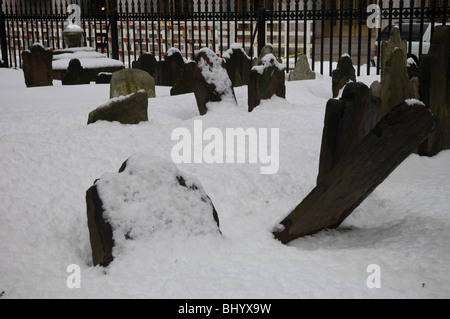 Der Friedhof von St. Pauls Kapelle im Schnee in Lower Manhattan auf Samstag, 27. Februar 2010. (© Frances M. Roberts) Stockfoto